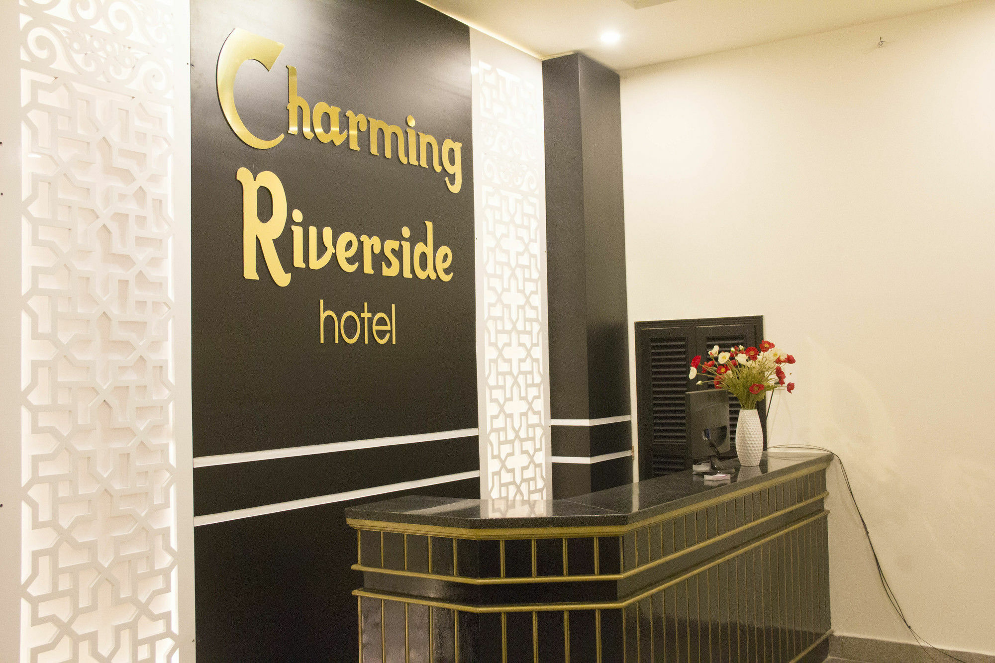 Charming Riverside Hotel هوي المظهر الخارجي الصورة